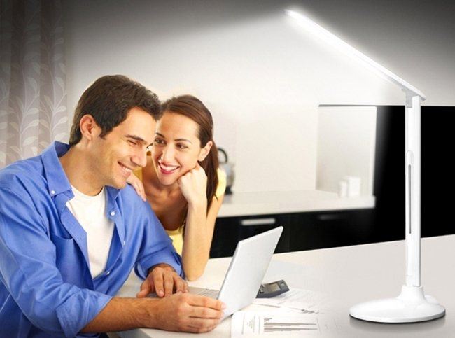 The LED Light that Can Also Charge up Smartphones